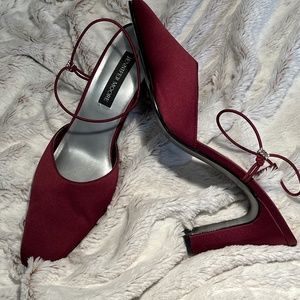 Jennifer Moore Gladiola Maroon Satin heals , size 10M
